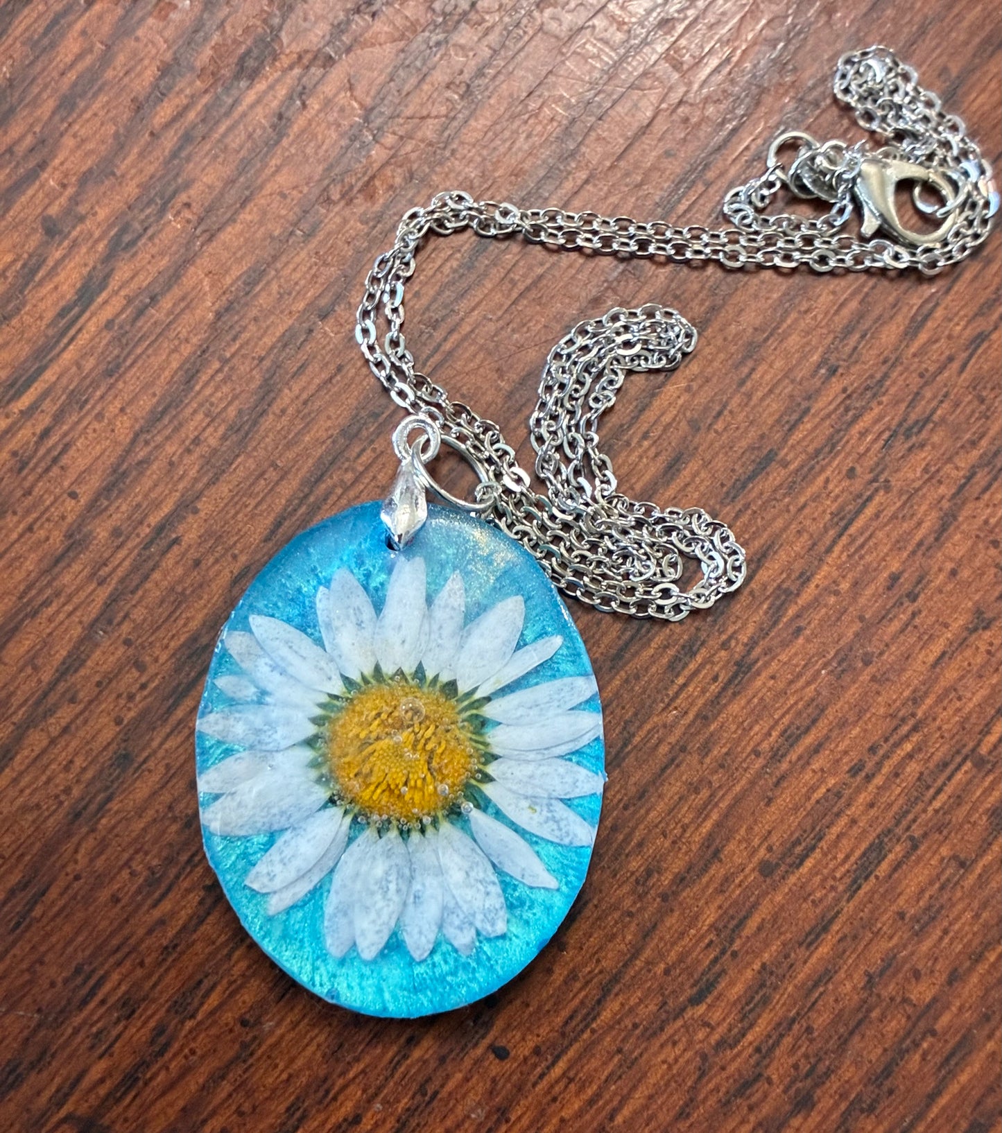 White wild flower necklace