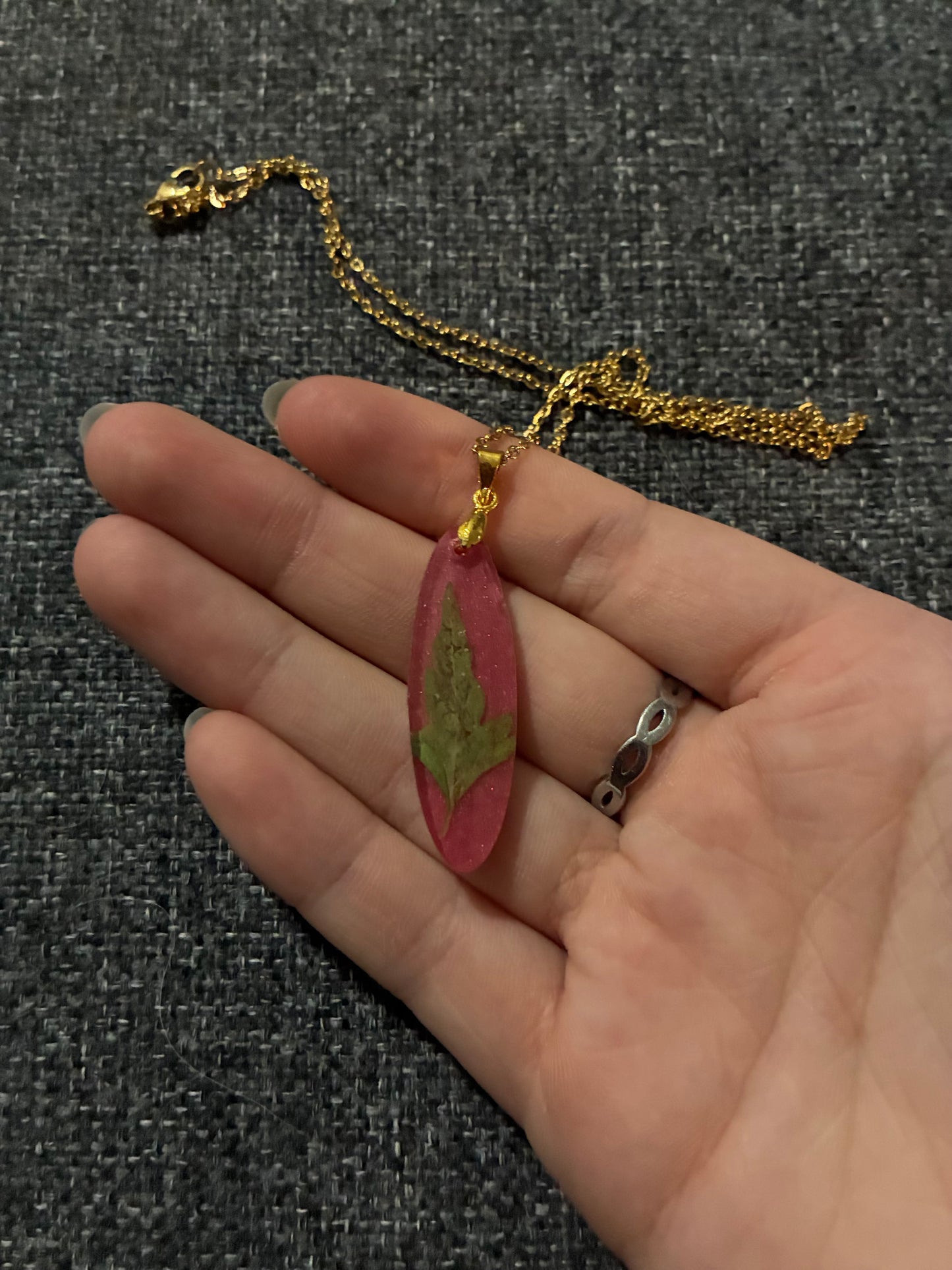 Green leaf on pink pendent